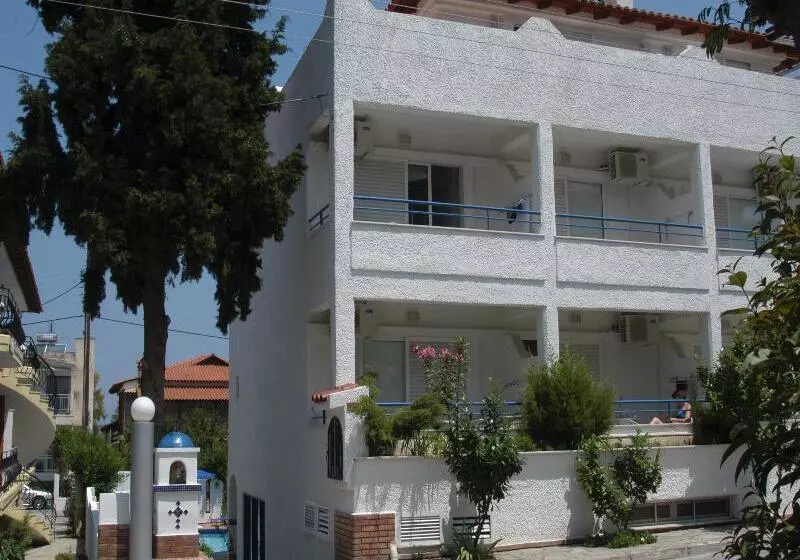 בית מלון כפרי Potidea Golden Beach