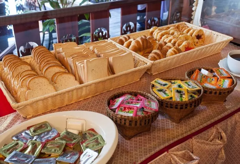 فندق Royal Phawadee Village Patong   2 Minutes Walk To The Beach