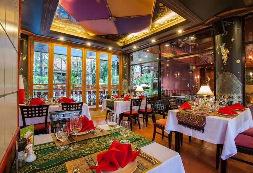 فندق Royal Phawadee Village Patong   2 Minutes Walk To The Beach