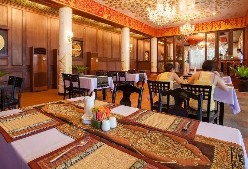 فندق Royal Phawadee Village Patong   2 Minutes Walk To The Beach