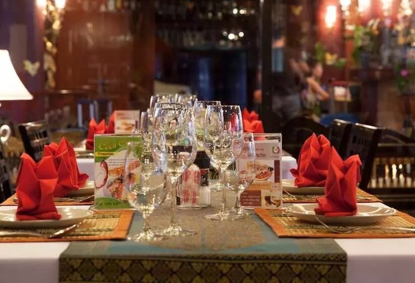 فندق Royal Phawadee Village Patong   2 Minutes Walk To The Beach