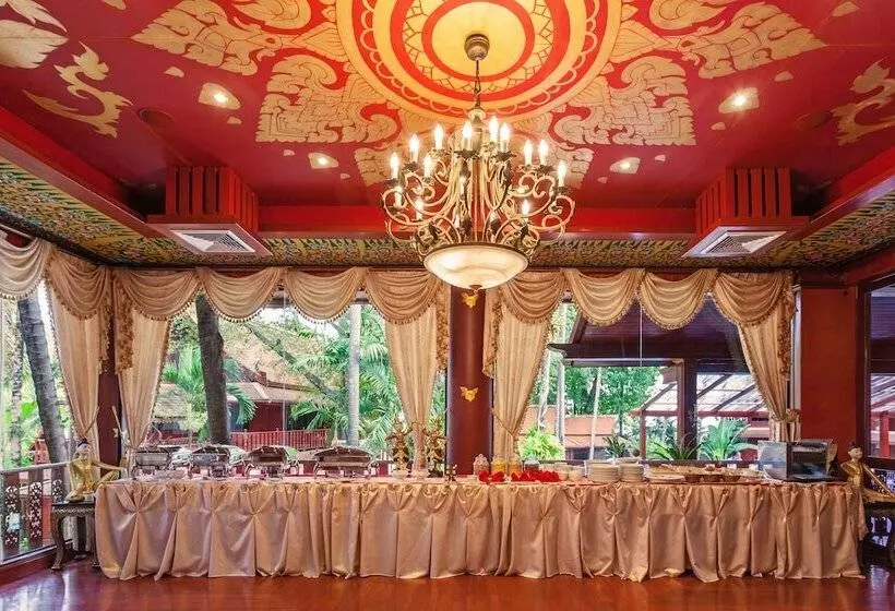 فندق Royal Phawadee Village Patong   2 Minutes Walk To The Beach