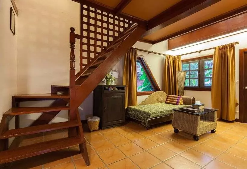 فندق Royal Phawadee Village Patong   2 Minutes Walk To The Beach