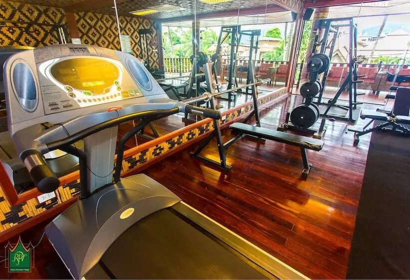 فندق Royal Phawadee Village Patong   2 Minutes Walk To The Beach