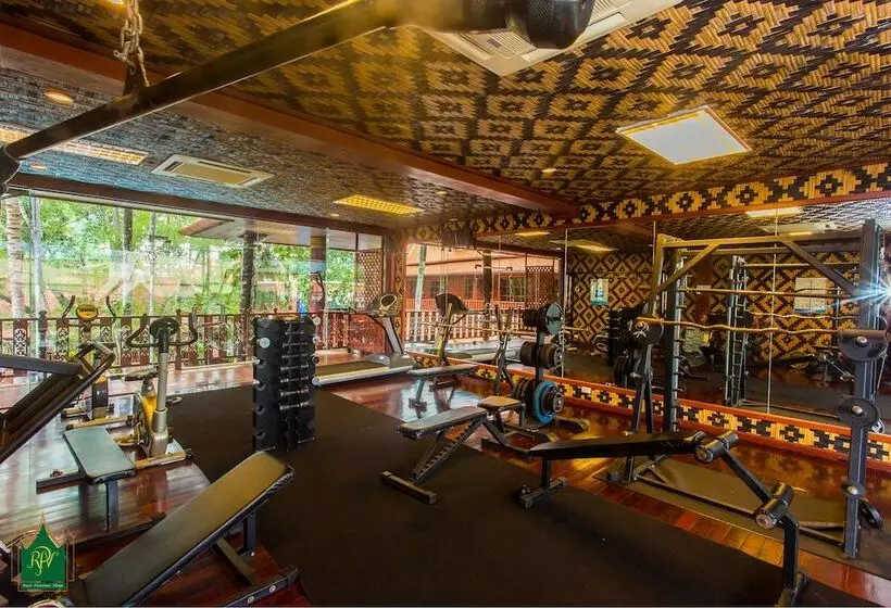 فندق Royal Phawadee Village Patong   2 Minutes Walk To The Beach