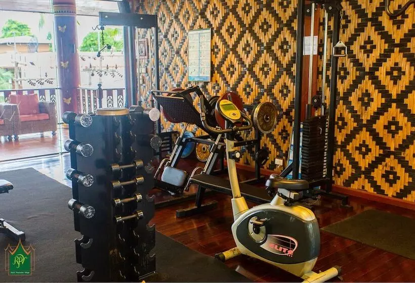 فندق Royal Phawadee Village Patong   2 Minutes Walk To The Beach