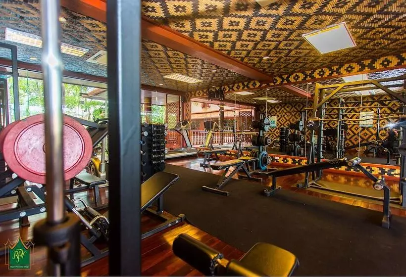 فندق Royal Phawadee Village Patong   2 Minutes Walk To The Beach