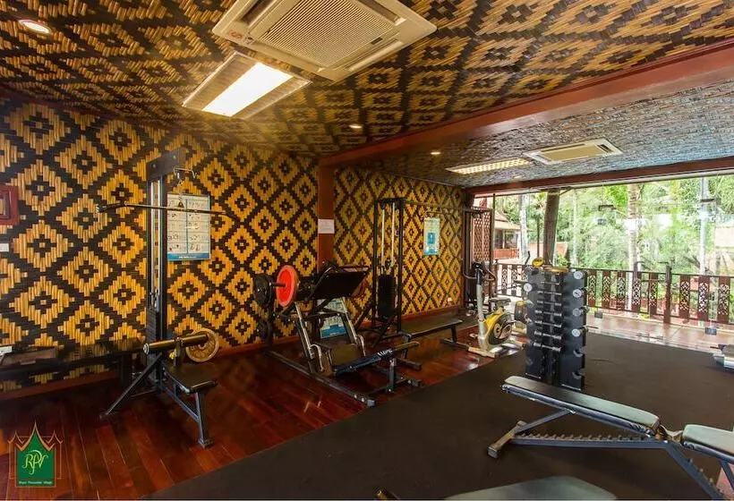 فندق Royal Phawadee Village Patong   2 Minutes Walk To The Beach