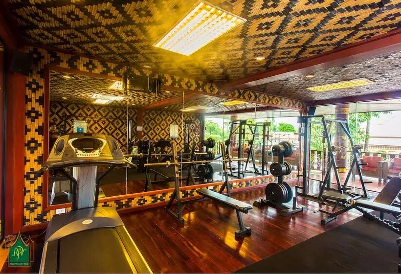 فندق Royal Phawadee Village Patong   2 Minutes Walk To The Beach