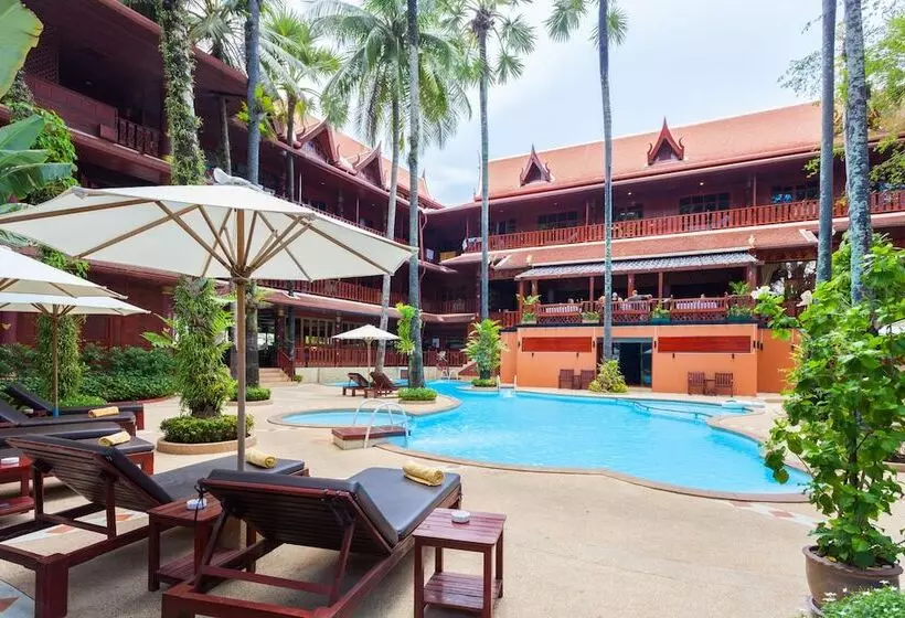 فندق Royal Phawadee Village Patong   2 Minutes Walk To The Beach