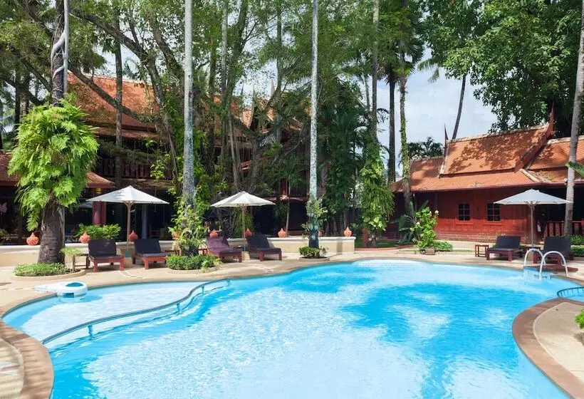 فندق Royal Phawadee Village Patong   2 Minutes Walk To The Beach