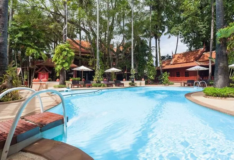 فندق Royal Phawadee Village Patong   2 Minutes Walk To The Beach