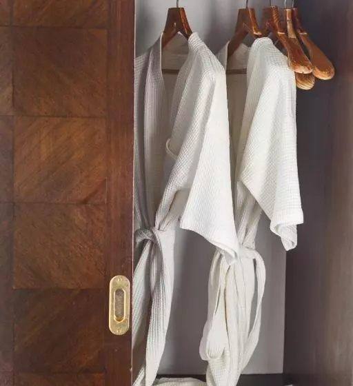 هتل Surin Majestic