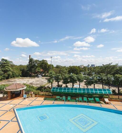 酒店 Surin Majestic