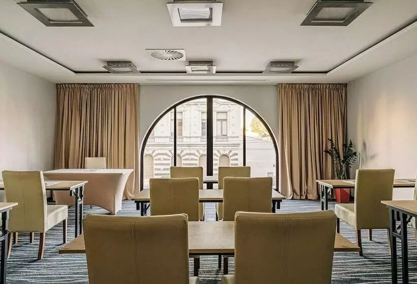ホテル Holiday Inn łódź, An Ihg