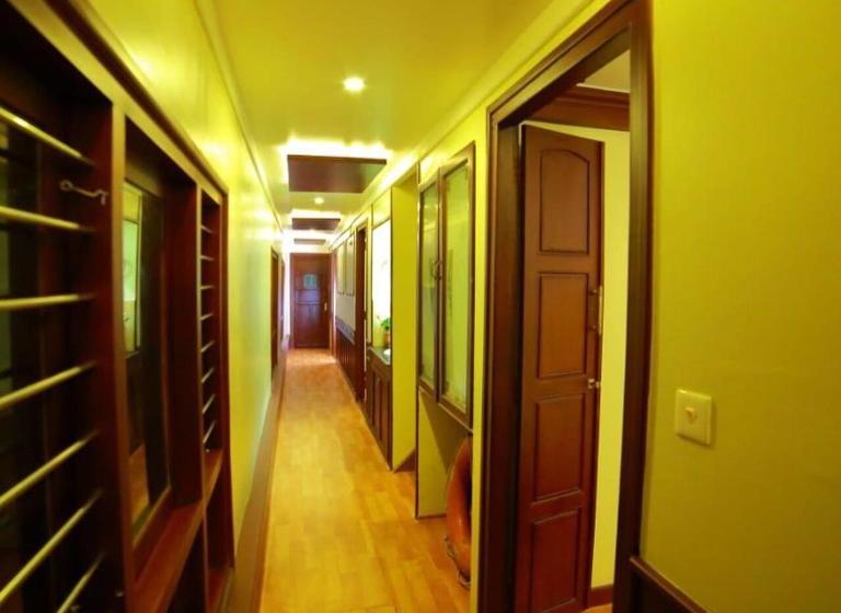 בית מלון כפרי House Boat