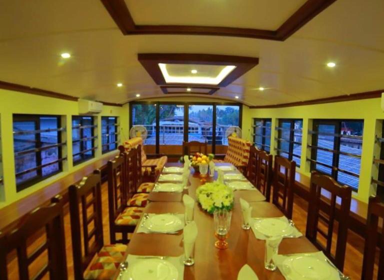 בית מלון כפרי House Boat