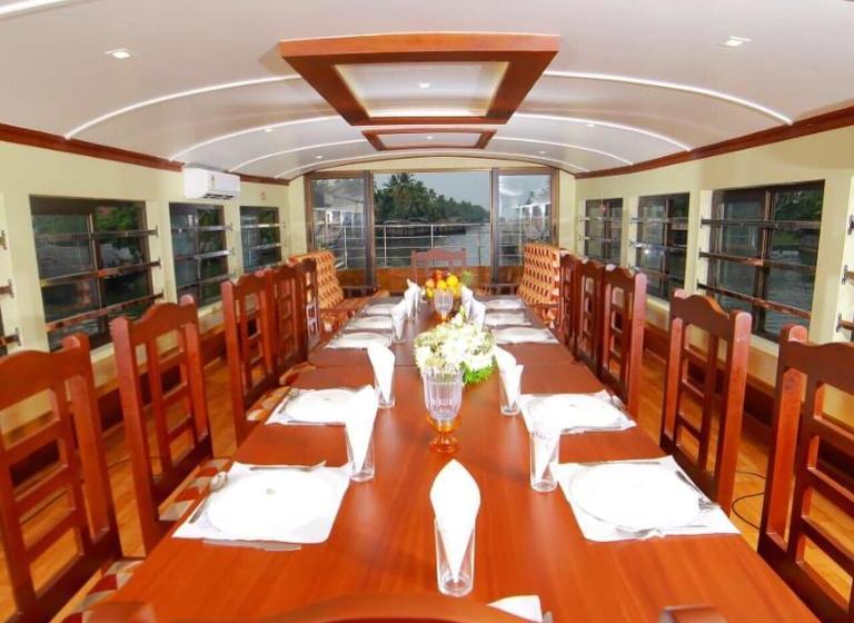 בית מלון כפרי House Boat