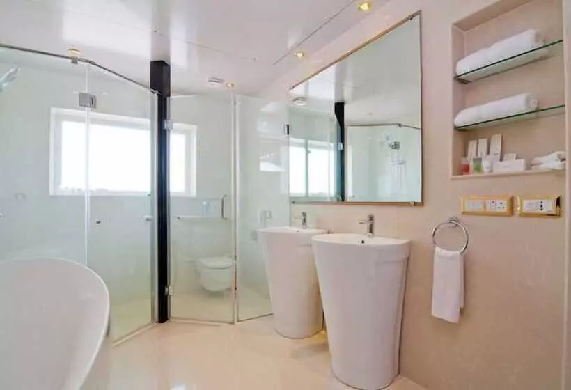 هتل White Pearl Suites