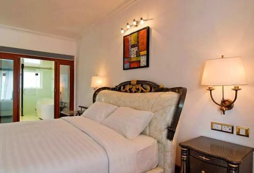 هتل White Pearl Suites