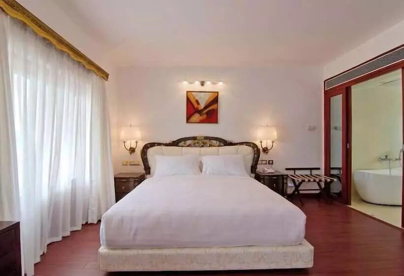 هتل White Pearl Suites