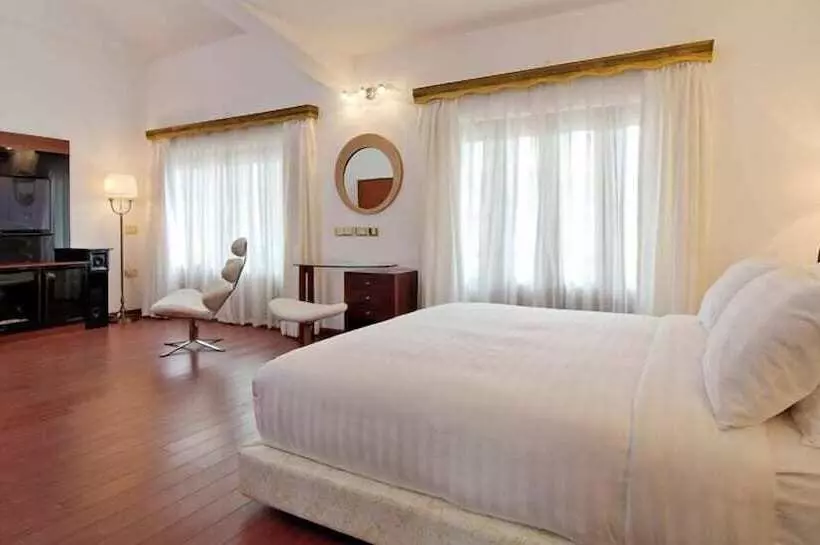 هتل White Pearl Suites