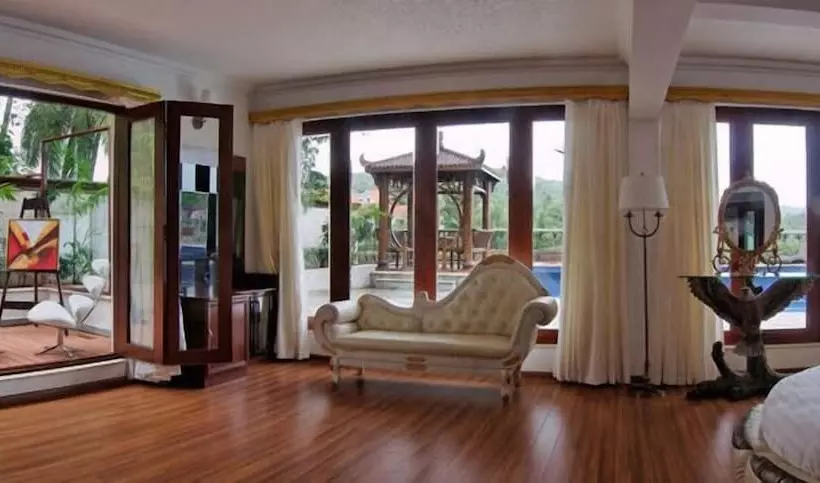 هتل White Pearl Suites