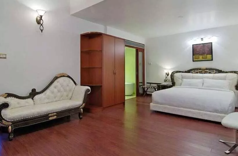 هتل White Pearl Suites