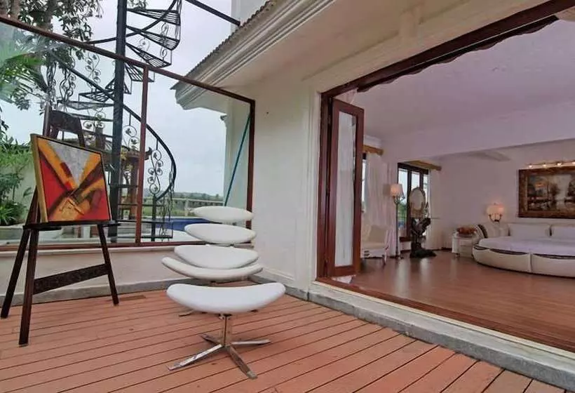 هتل White Pearl Suites