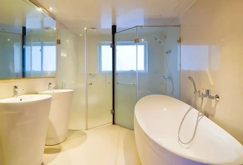 هتل White Pearl Suites