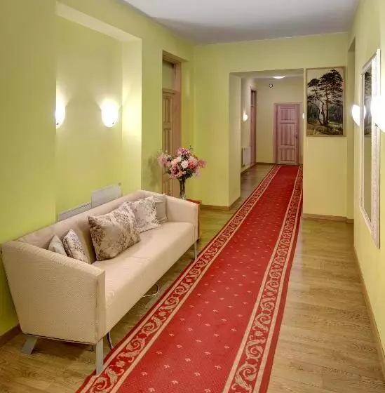 تختخواب و صبحانه In Astra