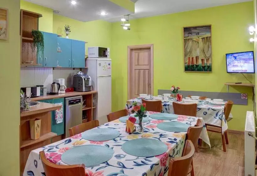 تختخواب و صبحانه In Astra