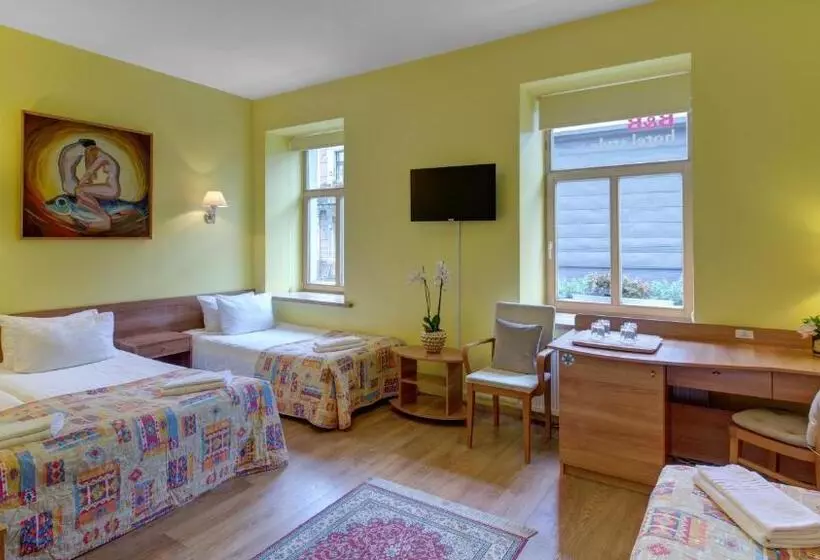 تختخواب و صبحانه In Astra