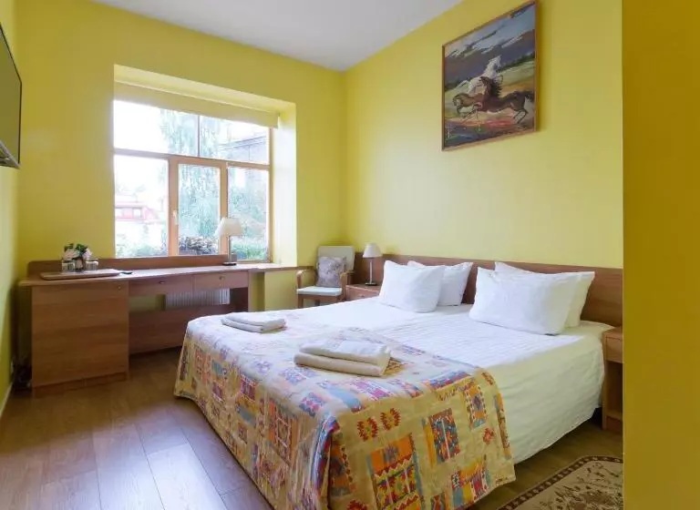 تختخواب و صبحانه In Astra