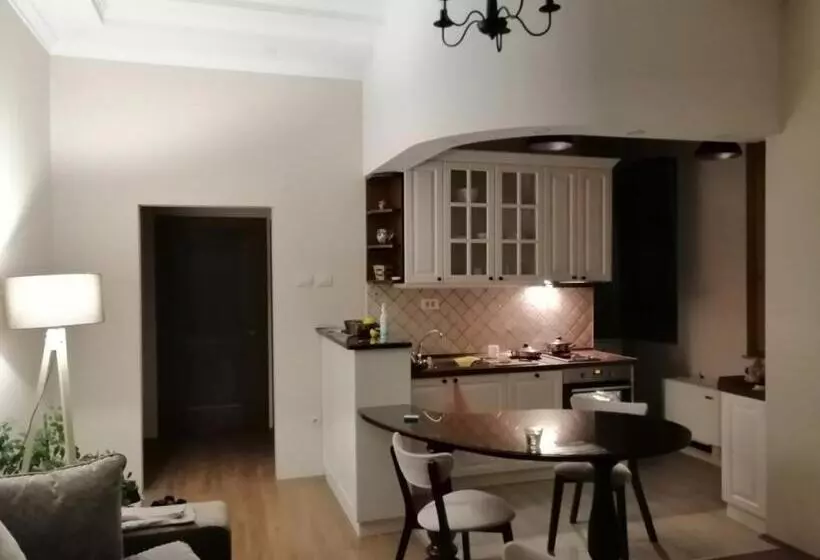 هتل Chola Guest House