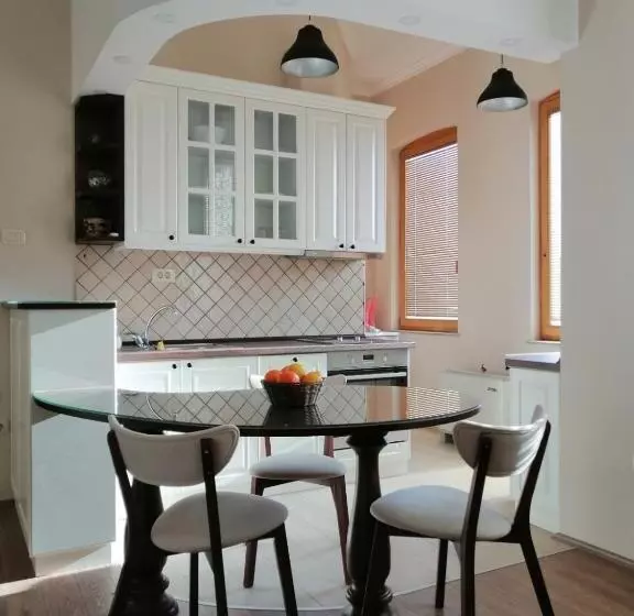 هتل Chola Guest House