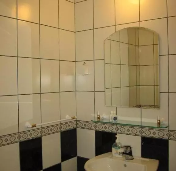 هتل Chola Guest House