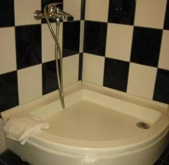 هتل Chola Guest House