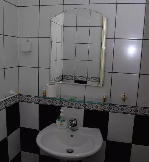 هتل Chola Guest House