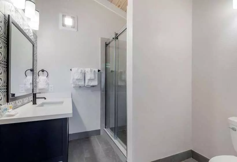 هتل Comfort Inn Carmel By The Sea