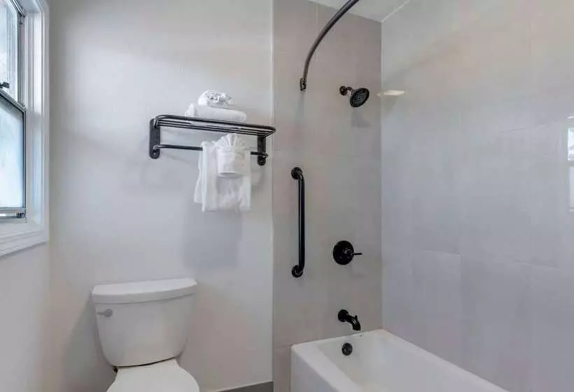 هتل Comfort Inn Carmel By The Sea