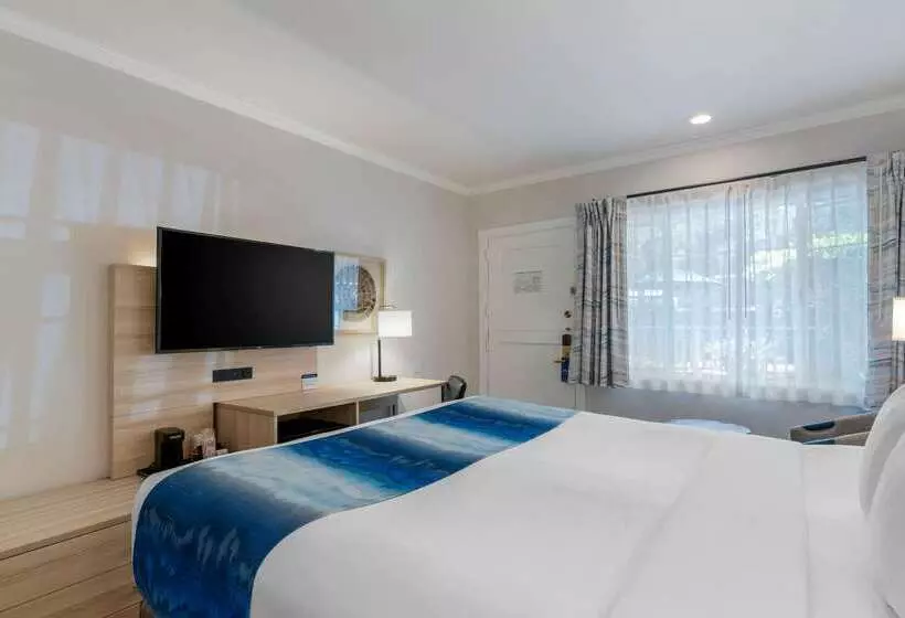 هتل Comfort Inn Carmel By The Sea