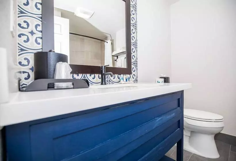 هتل Comfort Inn Carmel By The Sea