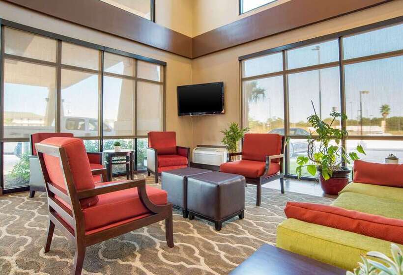 فندق Comfort Suites