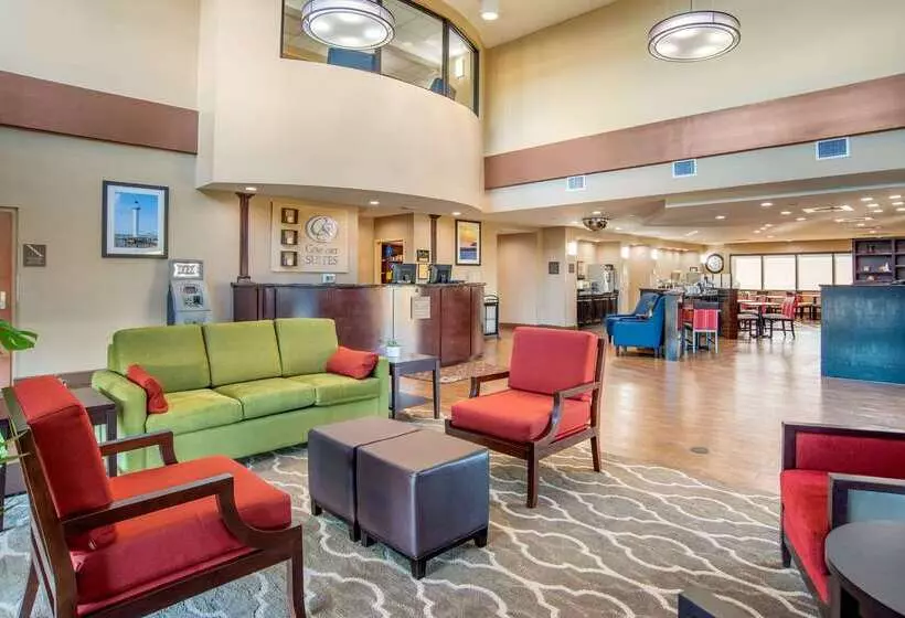 فندق Comfort Suites