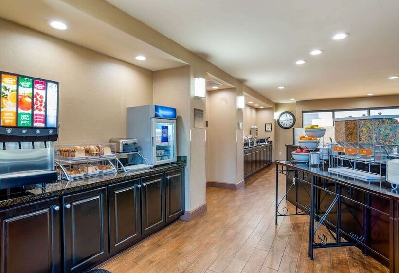 فندق Comfort Suites