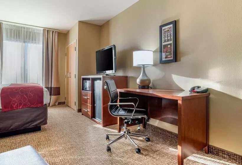 فندق Comfort Suites