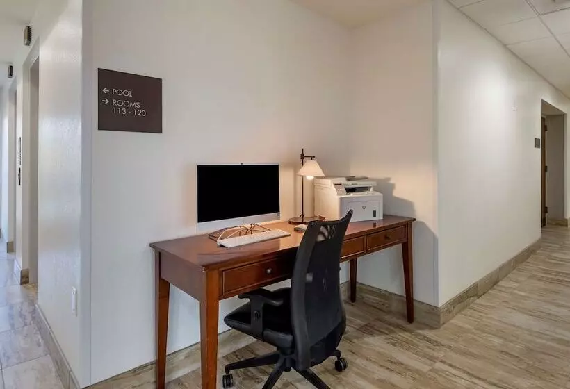 호텔 Comfort Suites Near Birkdale Villagehuntersville