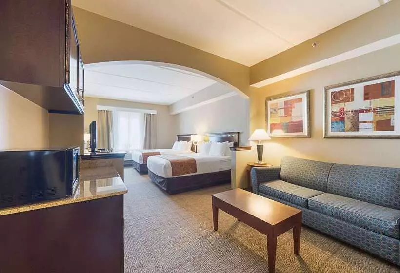 Отель Comfort Suites Beachside