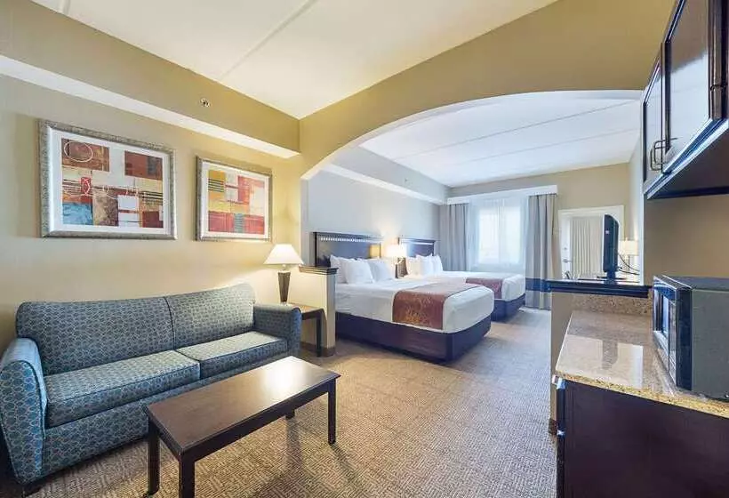 Отель Comfort Suites Beachside